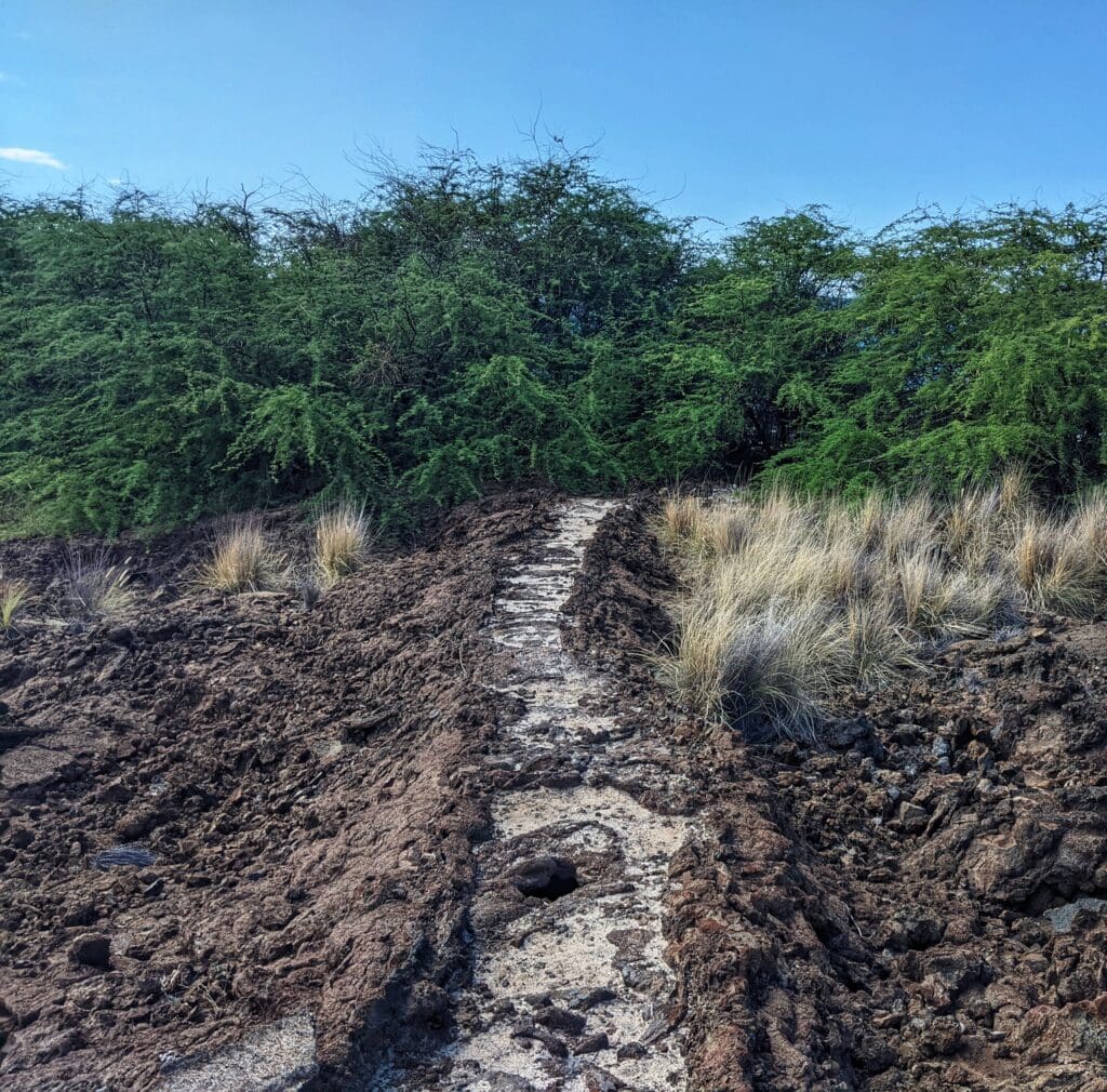 secret path to kua bay beach