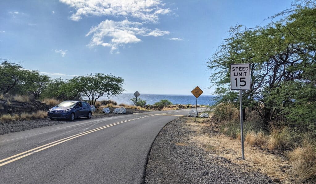 landmark to look for pu'u ku'ili trailhead at kua bay beach