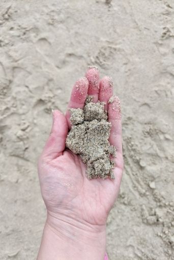 the white sands of magic sands beach