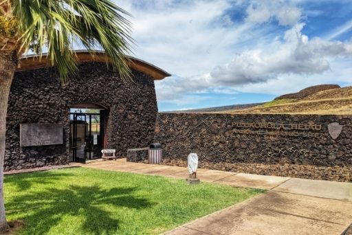 entrance to Puukohola Heiau Visitor Center