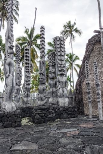 city of refuge tiki statues