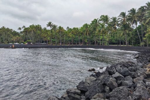 punaluua black sand beach