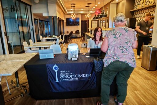 snohomish wine walk check in table