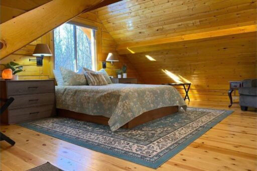 upstairs loft bed in the best Cabins for Rent in Wasilla alaska