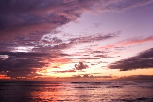 hawaii sunset with pink glow