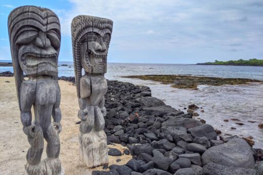 city of refuge tiki statues