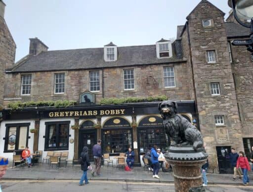 greyfriars bobby bar and statue in edinburgh