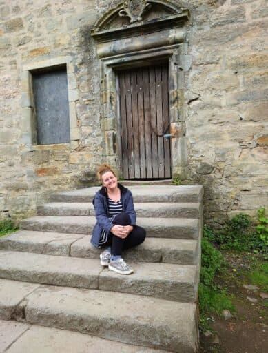 me sitting on the front steps of lallybroch